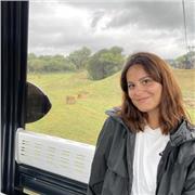 Profesora titulada en Traducción e Interpretación con más de dos años de experiencia dando clases de inglés, castellano y gallego.